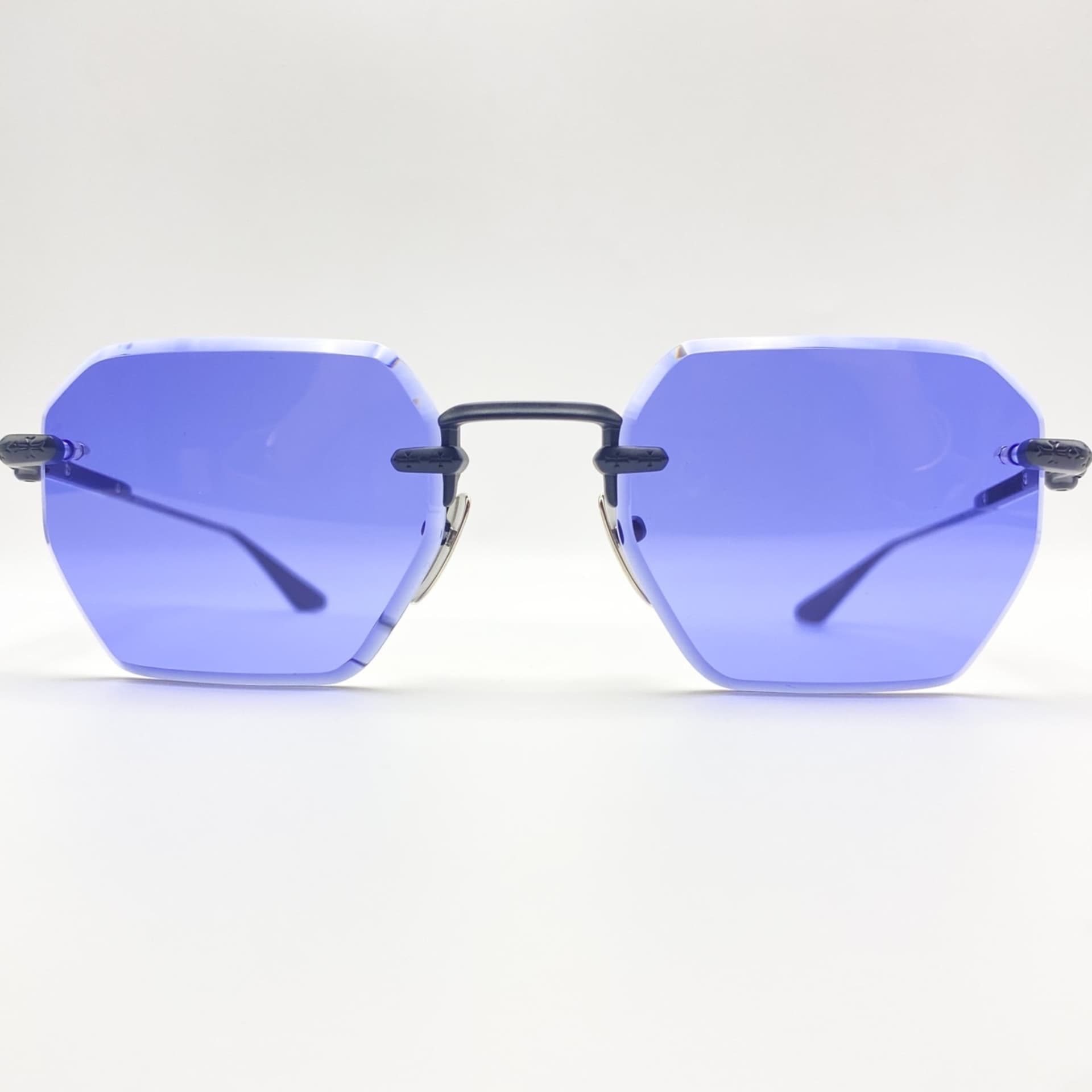 CHROME HEARTS HOLE SHOT