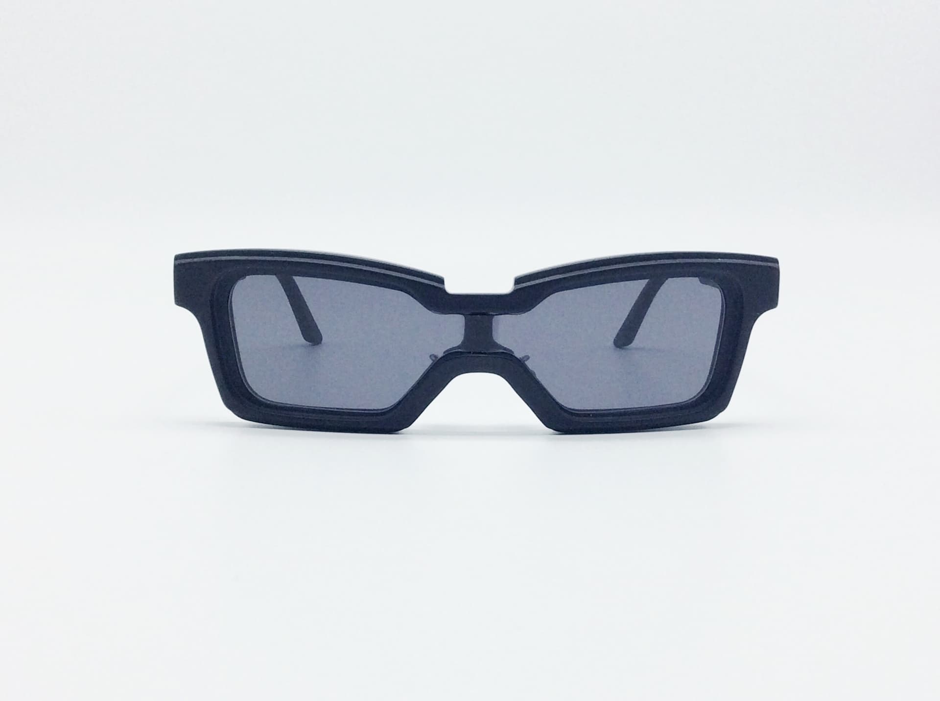 KUBORAUM E10-123, Matte Black Frame / Grey Lens